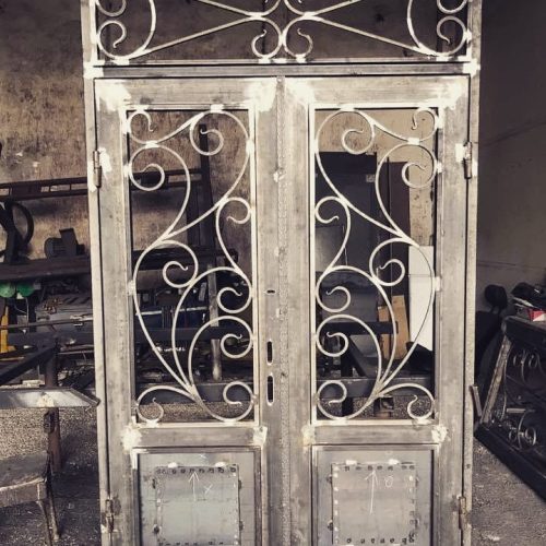 جوشکاری و تعمیرات درب اهنی وغیره