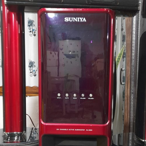 یک میز تلویزیون 4 عدد باند بزرگ و یک عدد بانک کوچک و باند اصلی که همه ی 5 باند به آن وصل میشوند باند کنترل هم دارد