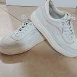 کتونی زنانه در حد نو