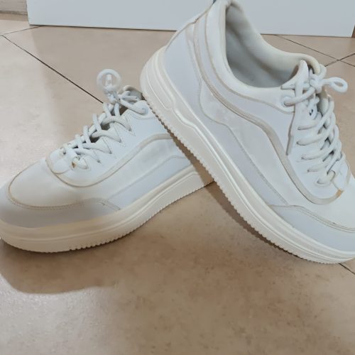 کتونی زنانه در حد نو