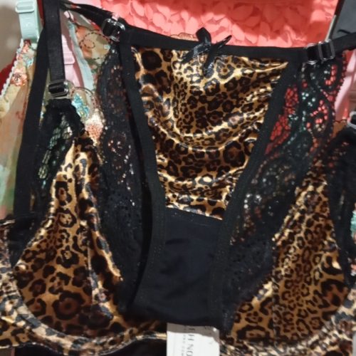 لباس زیر زنانه و شورت وسوتین