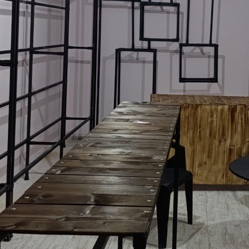 رگال و قفسه چوب روس