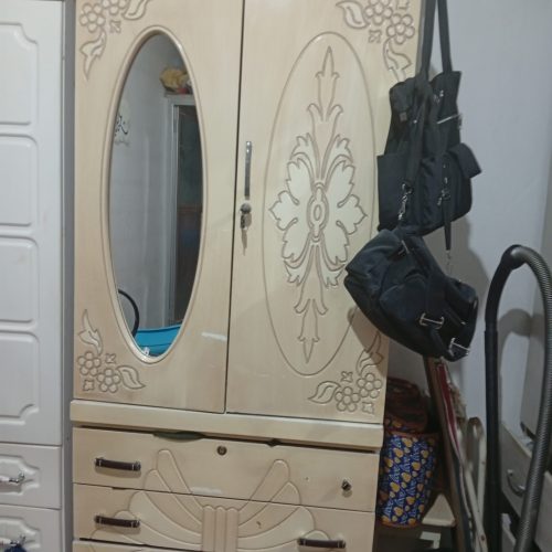 کمد لباس و بوفه و جا کفشی و میز ارایشی و اینه