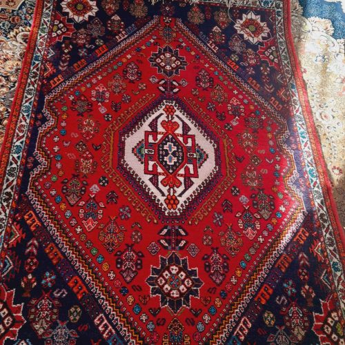 فروش قالی دست بافت محلی با نقش حور حسن آباد