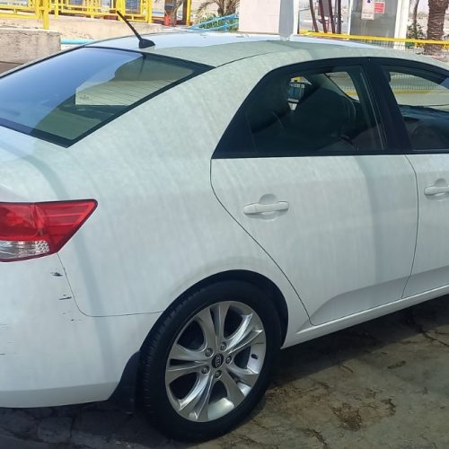 کیا سراتو سفید ، مدل 1393 ، دنده ای 1600 سی‌سی ، کم کارکرد واقعی (140،000 کیلومتر) ، بدون رنگ ، دارای برگ سبز