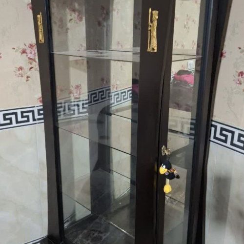 تخت و کمد و بوفه و جاکفشی