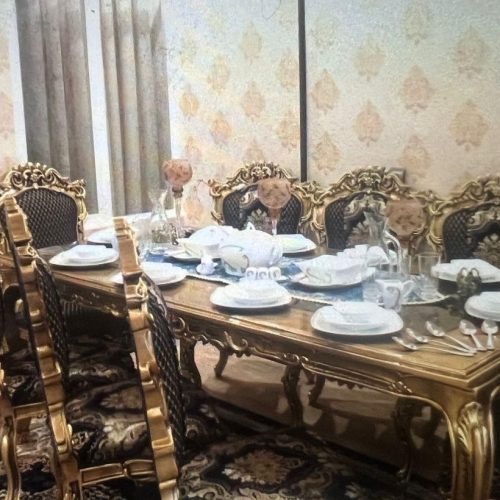 مبلمان 10 نفره همراه شزلون و ناهارخوری 8 نفره و ویترین