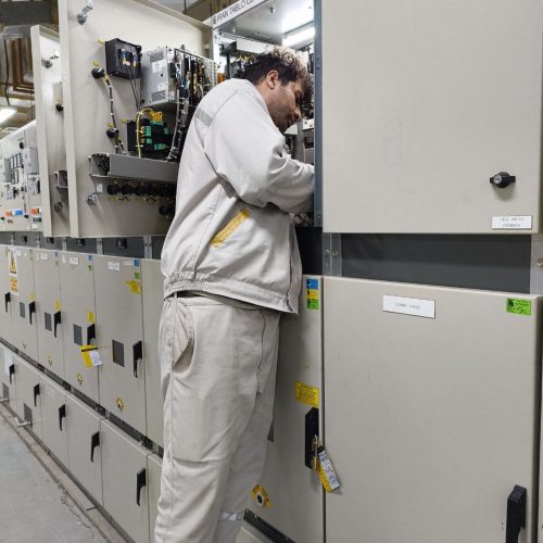 برقکاری ساختمان ، تابلو سازی صنعتی و نصب دوربین