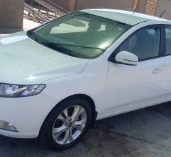 کیا سراتو سفید ، مدل 1393 ، دنده ای 1600 سی‌سی ، کم کارکرد واقعی (140،000 کیلومتر) ، بدون رنگ ، دارای برگ سبز