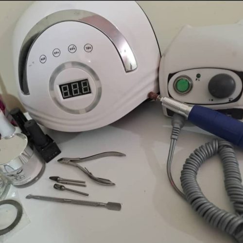 فروش فوری لوازم کاشت ناخن کامل با تمام وسایل