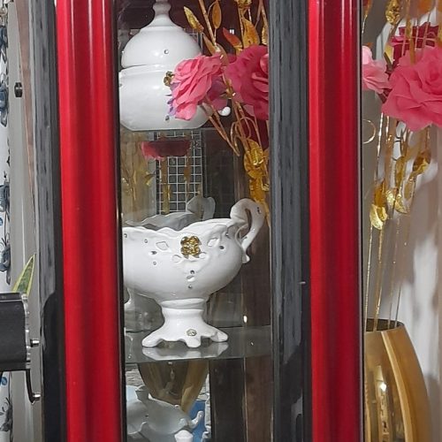 یک میز تلویزیون 4 عدد باند بزرگ و یک عدد بانک کوچک و باند اصلی که همه ی 5 باند به آن وصل میشوند باند کنترل هم دارد