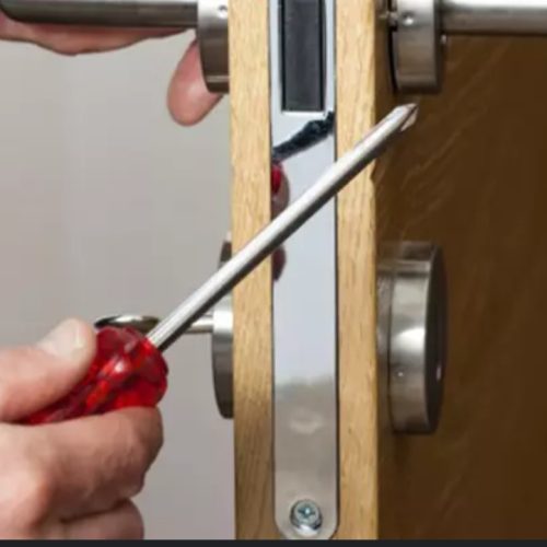 نصب درب چوبی با قفل با بهترین قیمت