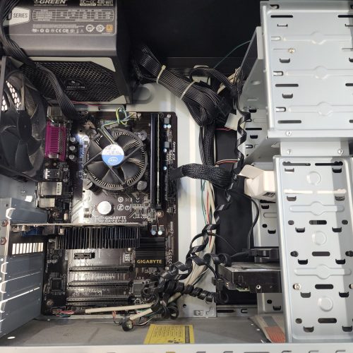 کیس و مانیتور