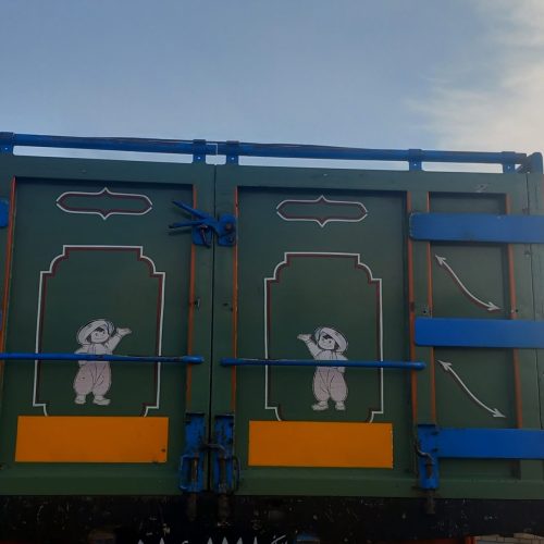 اطاق عقب کامیون تک باری