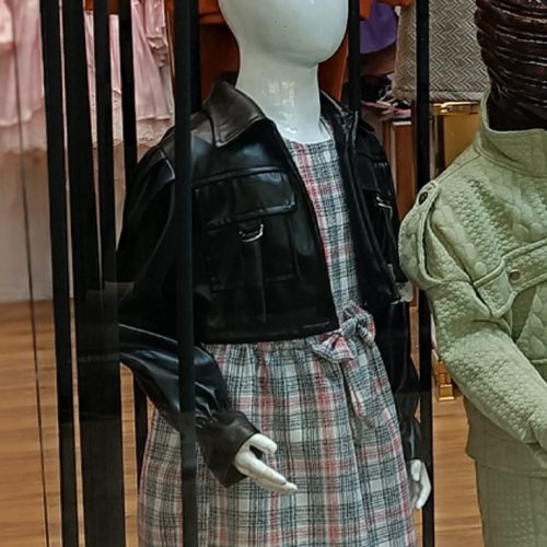 مانکن بچگانه و قفس مانکن