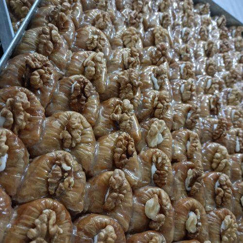 باقلوای شیرعسل استانبولی سادات