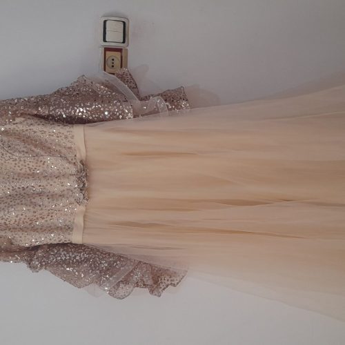 لباس زنانه و کفش زنانه