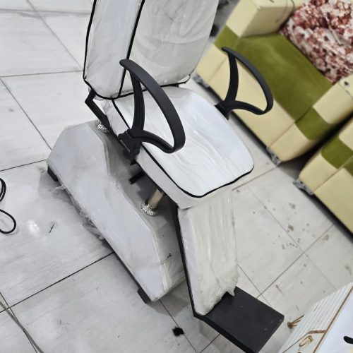 سلام 3تا آیینه با کمد 2تا صندل اصلاح جک دار یدونه صندل اصلاح بچگانه یدونه صندل سرشویی (پرولی صفر)مبل )دستگاه بخار اصل(دستگاه مکش چمدانی)و غیره…