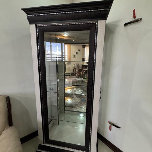 ویترین یا بوفه کاملا سالم بدون آسیبی