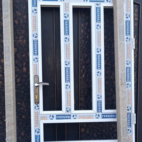 درب آلومینیومی همراه با چارچوب