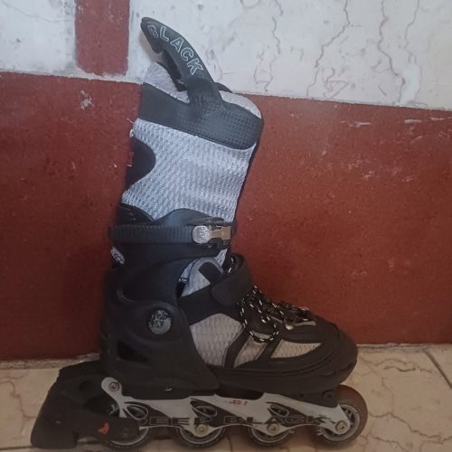 یک جفت کفش اسکیت