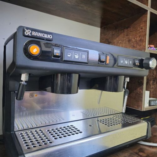 دستگاه اسپرسو ساز صنعتی و دو عدد آسیاب قهوه با تجهیزات