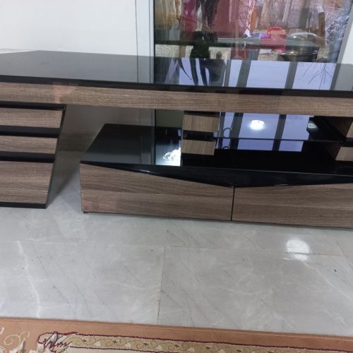 میز تلوزیون نو و بزرگ و جادار دو کشوی مگنتی هم داره