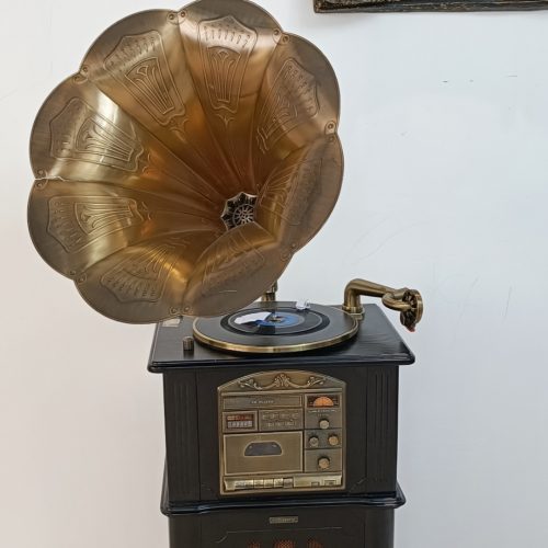 گرامافون چند کاره سی دی فلش رادیو نوار کاست هم میخوره