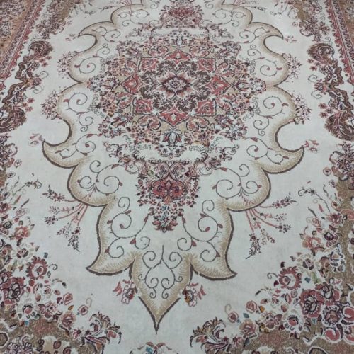 فرش و پشتی تمیز در حد