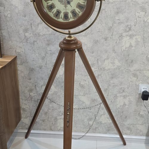 ساعت پایه دار ایستاده