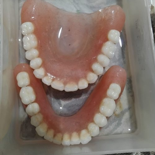 دندون مصنوعی دست نخورده