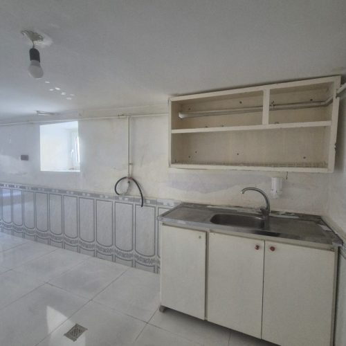 اجاره داده میشه برای فقط یک آقا یا خانم مسن فقط یک نفر