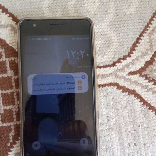 گوشی شیامی حافظ 32فروشی هستش معاوضه دارم کارتون شارژ هم داره