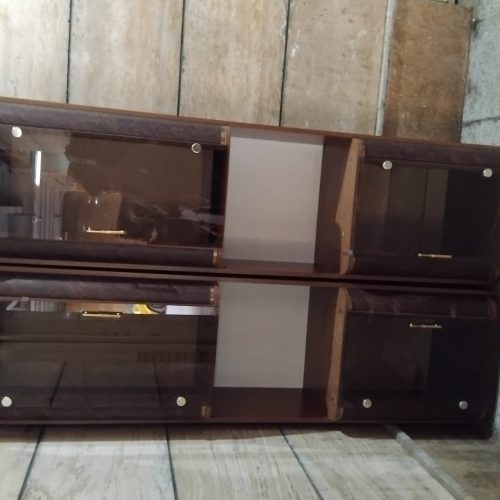 یک کمد تمیز  بدون خط خش  در حد نو