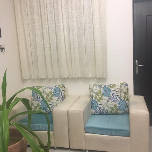 مبل هفت نفره کاملا سالم وتمیز خوش رنگ قیمت 8میلیون چوب راش سفارشی درست کردم همچنین بوفه سالم قیمت 1 میلیونلطفا به شماره 09331696906 تماس بگیرید