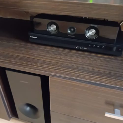 میز تلویزیون و استند گل و سینما خانگی