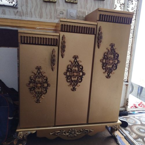 ست طلایی بوفه و جاکفشی درحد نو استفاده نشده