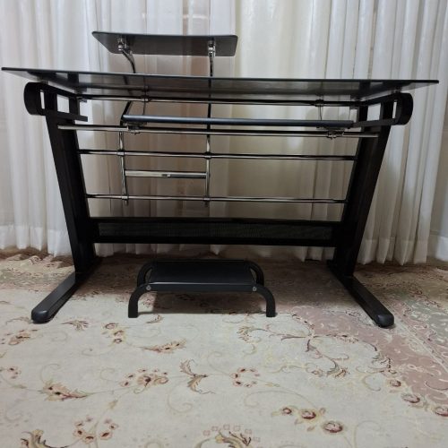 میز کامپیوتر شیشه ای