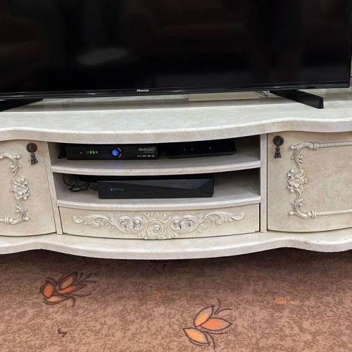 میز تلوزیون در حد نو