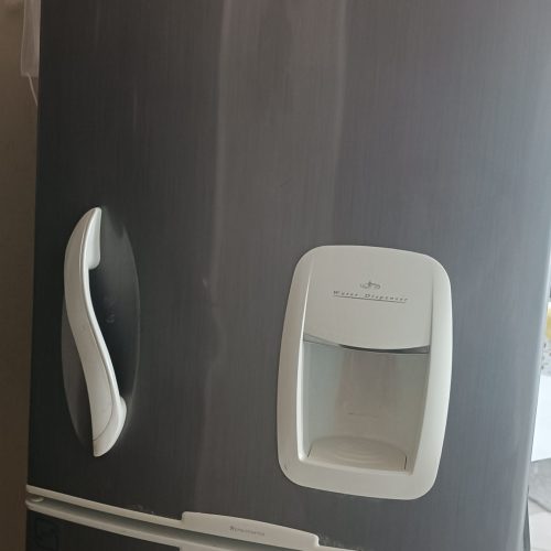 یخچال و فریزر در حد نو