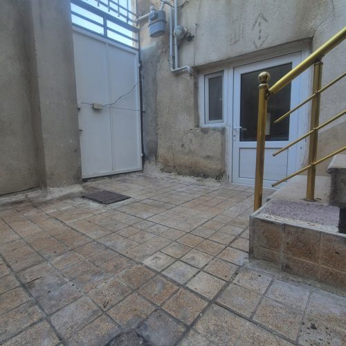 اجاره داده میشه برای فقط یک آقا یا خانم مسن فقط یک نفر