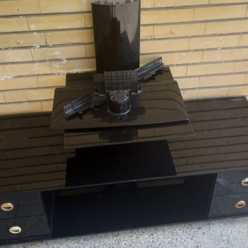 این چند وقت برای خودمان بود والا یک میز خریدم والان این را برای فروش گذاشتم