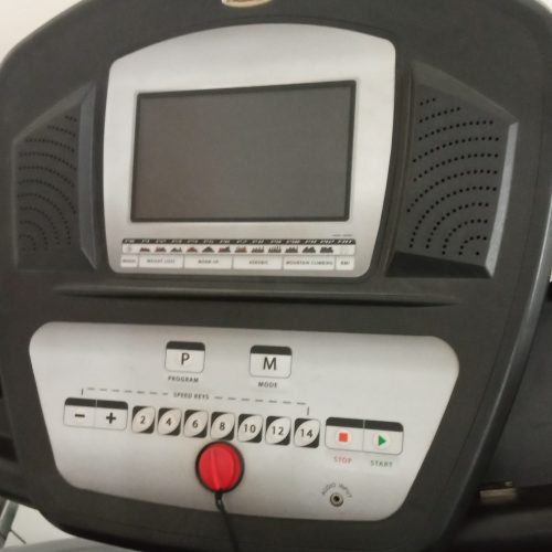 یک عدد تردمیل درحد نو