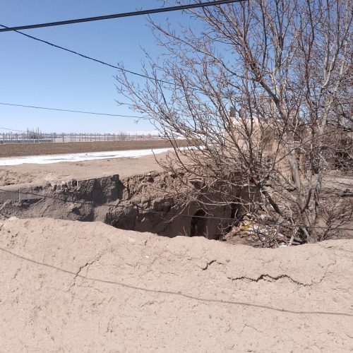 به نام خدا یک خونه در شهر رزن روستای نوار ویرایش تفریح خیلی خوبه و درخت زردآلو .آلبالو.گلابی و…داره و جای خیلی با سفایی