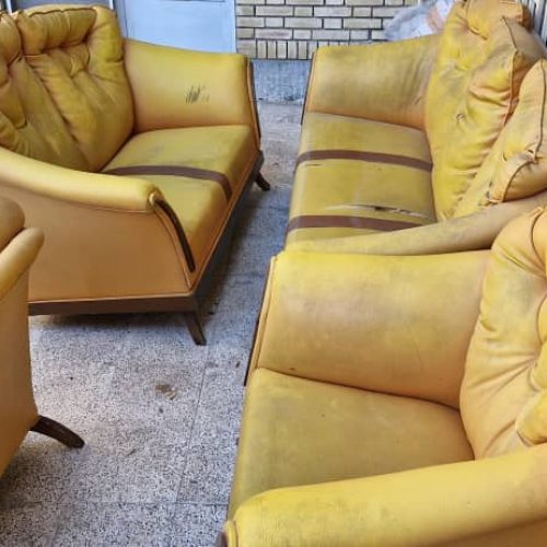 مبل چرمی قدیمی