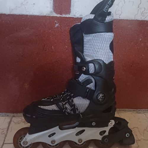 یک جفت کفش اسکیت