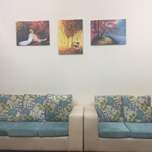 مبل هفت نفره کاملا سالم وتمیز خوش رنگ قیمت 8میلیون چوب راش سفارشی درست کردم همچنین بوفه سالم قیمت 1 میلیونلطفا به شماره 09331696906 تماس بگیرید