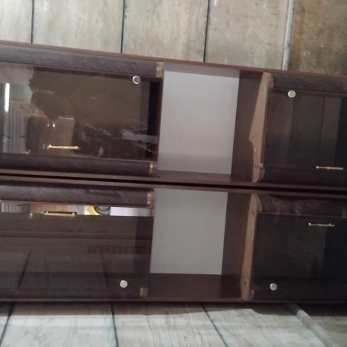 یک کمد تمیز  بدون خط خش  در حد نو