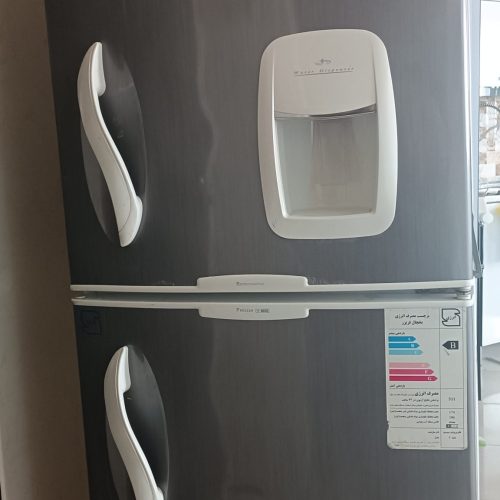 یخچال و فریزر در حد نو