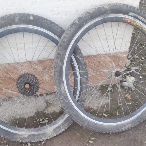 کمک دوچرخه و طوقه با لاستیک 24